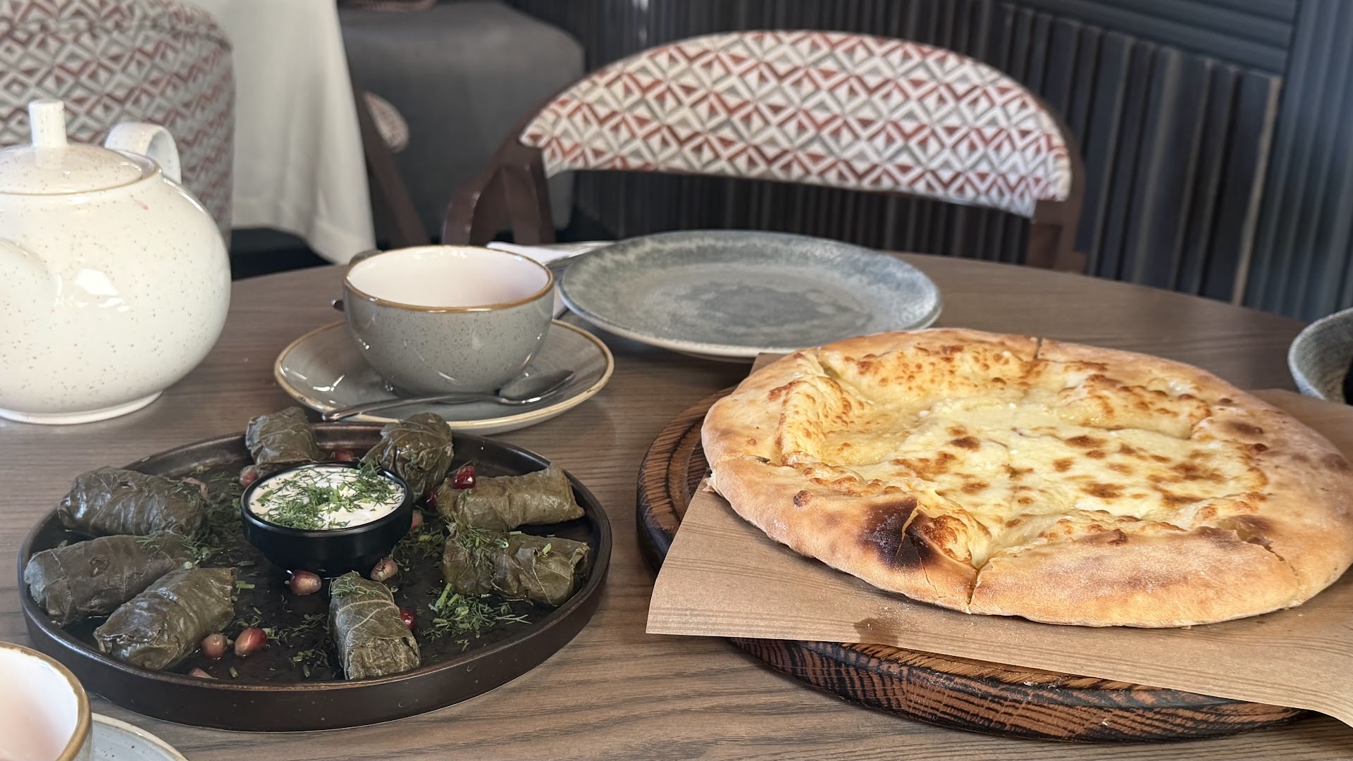 Tbiliso: appetizing food presentation and atmosphere