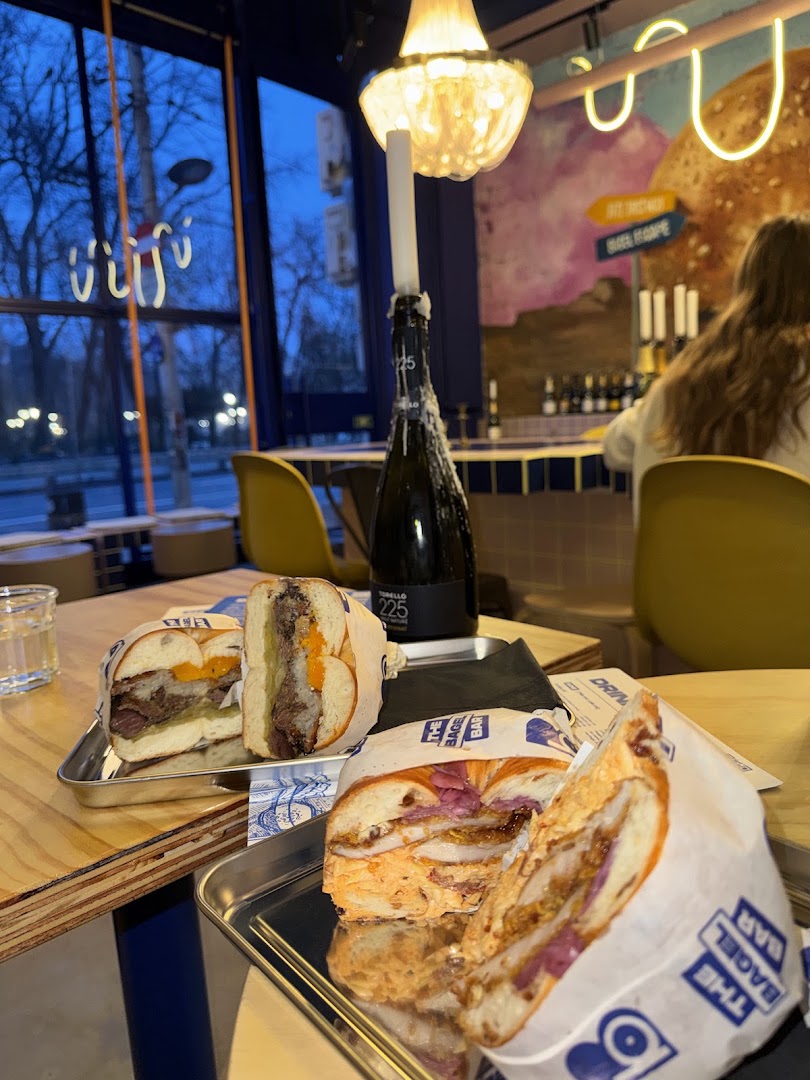 The Bagel Bar: appetizing food and inviting atmosphere