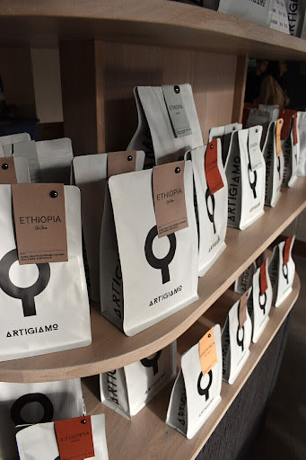 Artigiamo: clear display of branded products