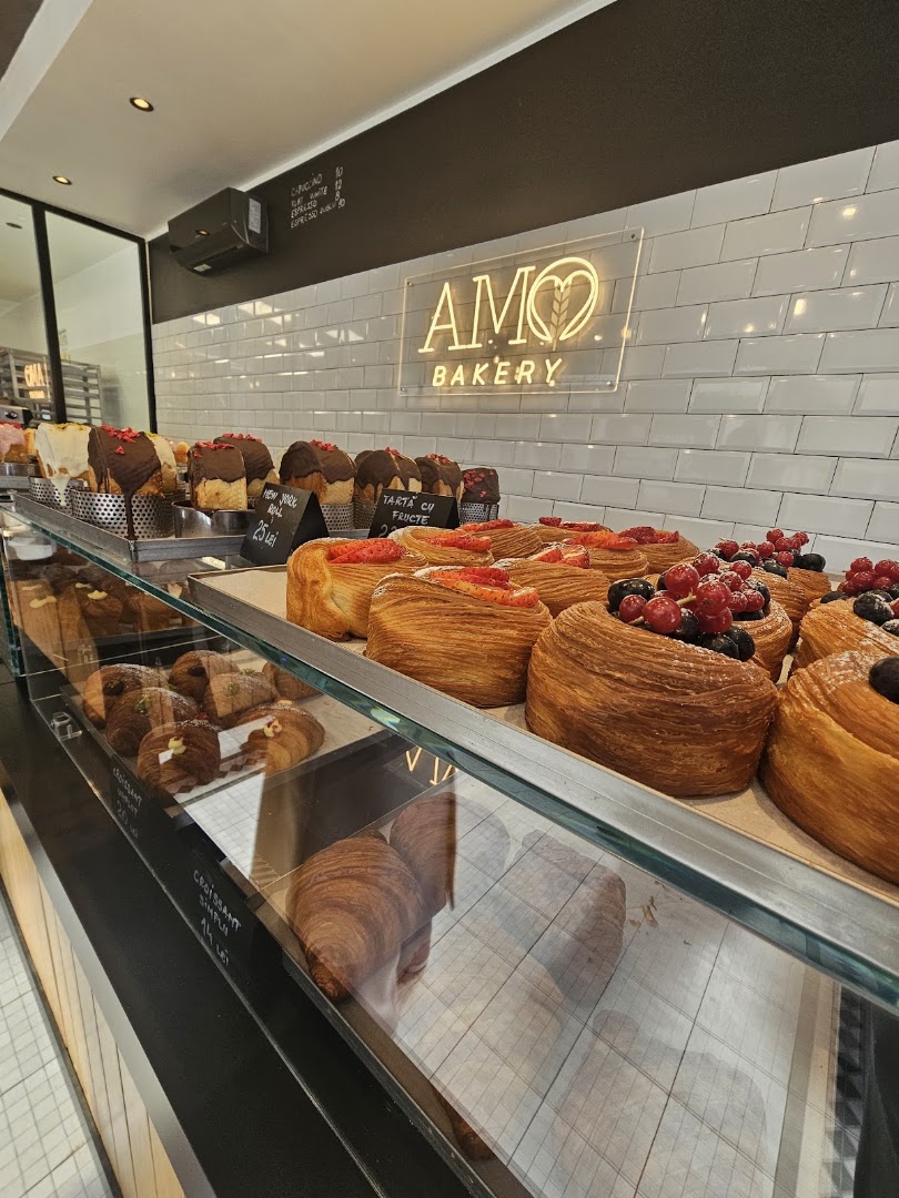 AMO Bakery: appetizing display of fresh pastries