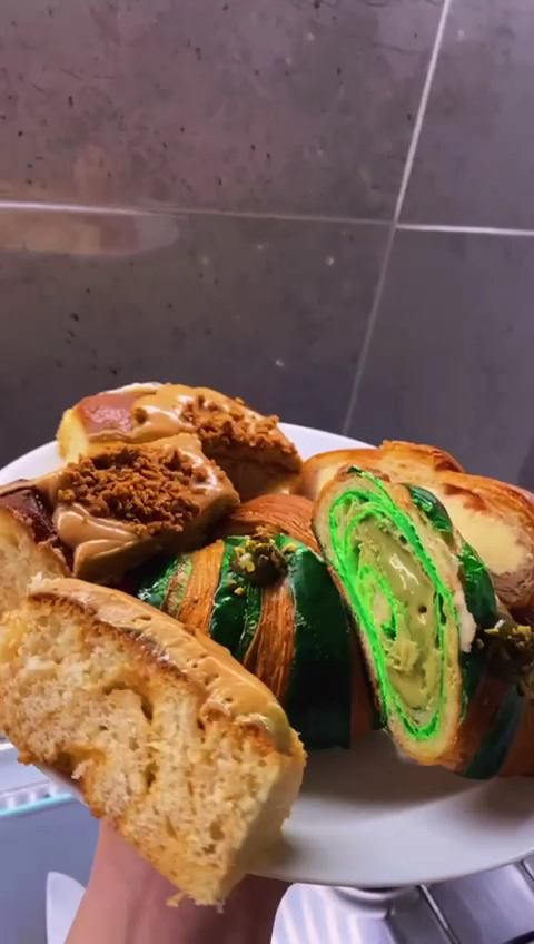 AMO Bakery: appetizing close-up of bakery items