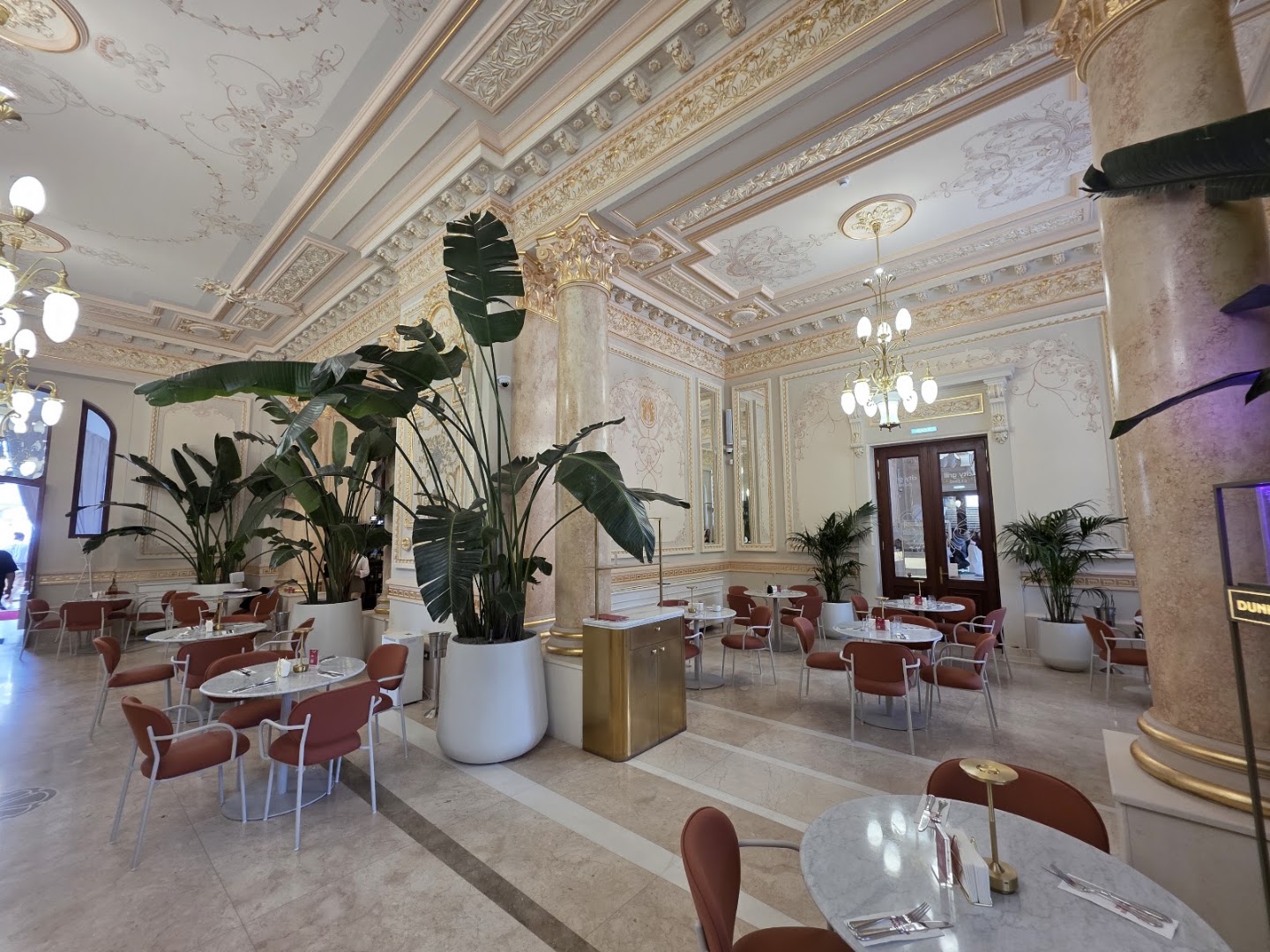 City Grill Cazino Constanța: beautiful interior captures venue atmosphere