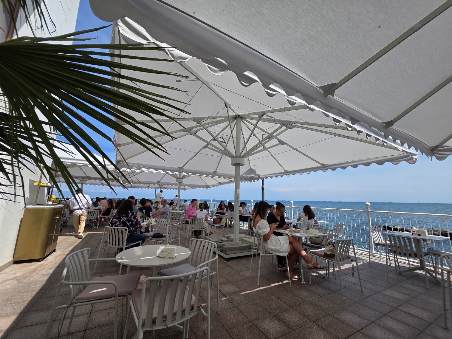 City Grill Cazino Constanța: attractive terrace with sea view