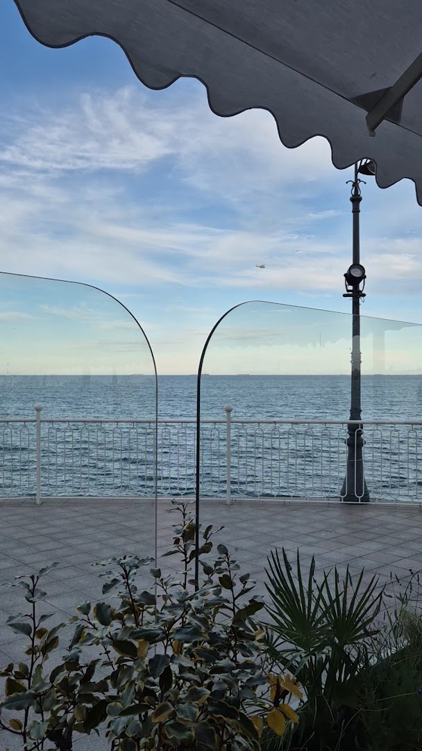 City Grill Cazino Constanța: beautiful terrace view of sea
