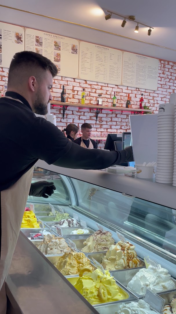 Gondola Delights: staff and food selection