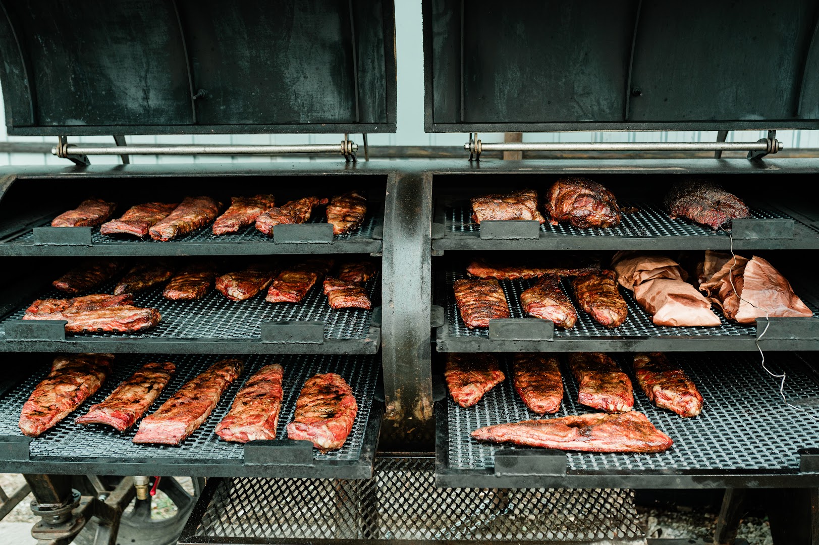Afumescu: appetizing photo of smoked meat