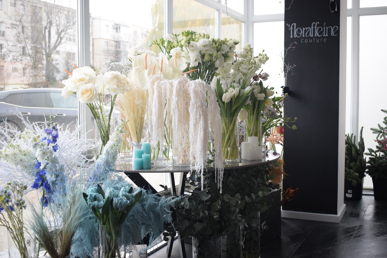 Floraffeine Couture: attractive interior with clear branding