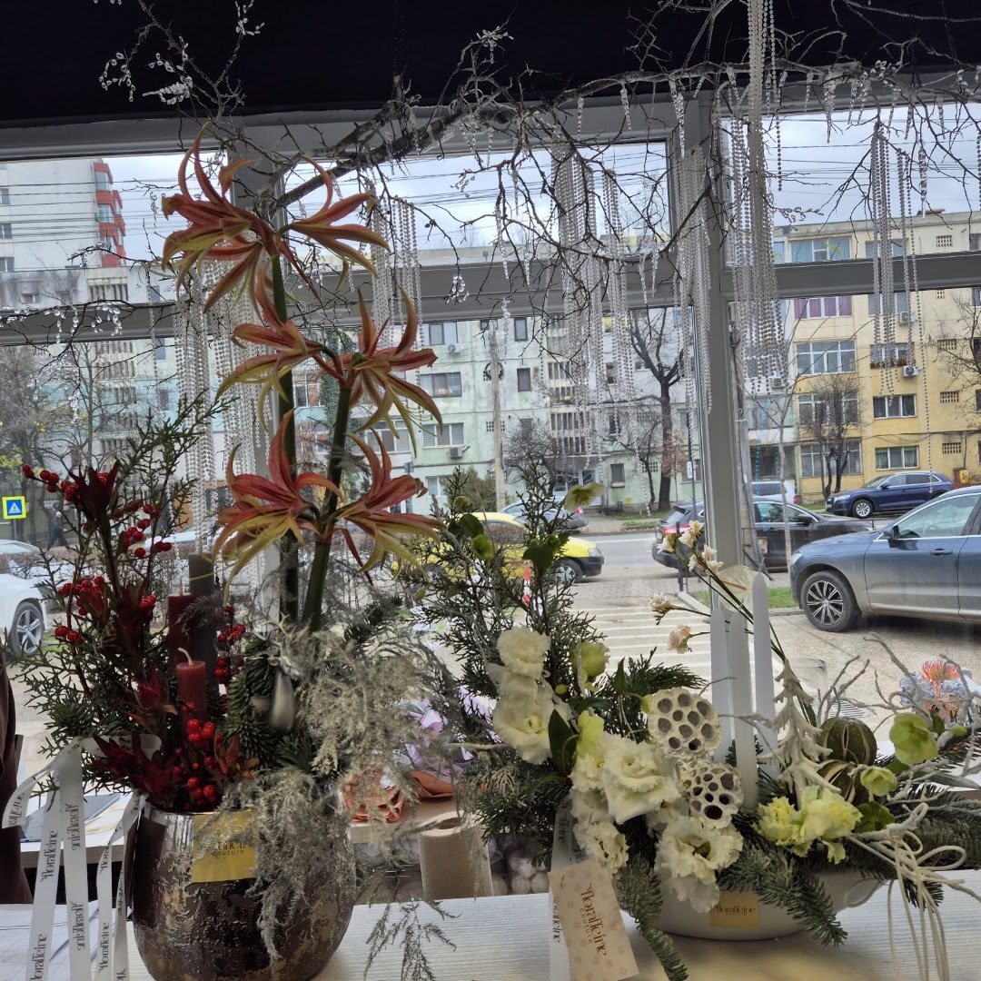 Floraffeine Couture: attractive floral decor and atmosphere