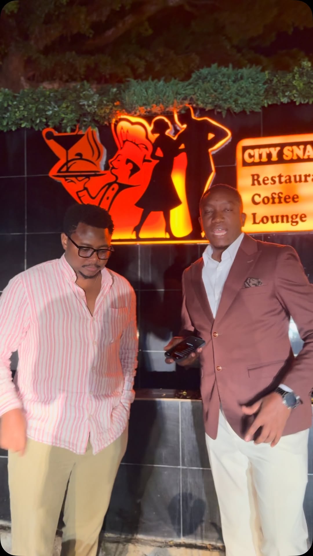 City Snack Lounge: patrons enjoying the venue