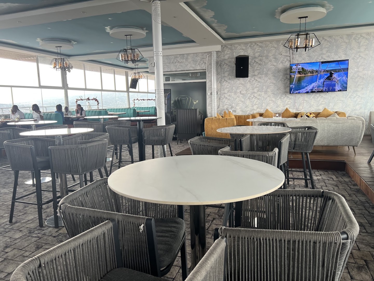 Crystal Lounge: clear view of venue atmosphere