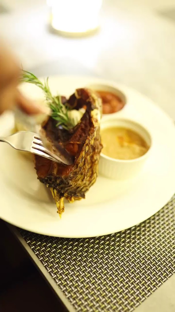 Essence Bar & Grill: appetizing, high-quality food photography