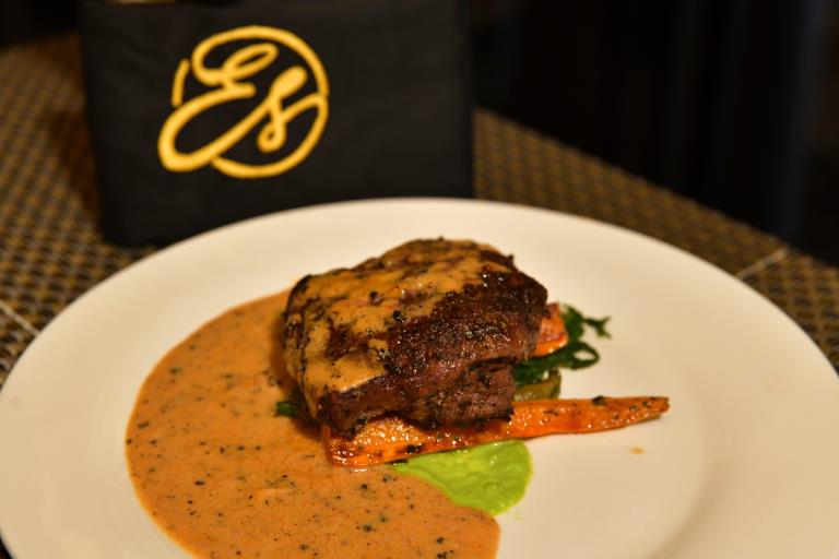 Essence Bar & Grill: appetizing food photo with branding