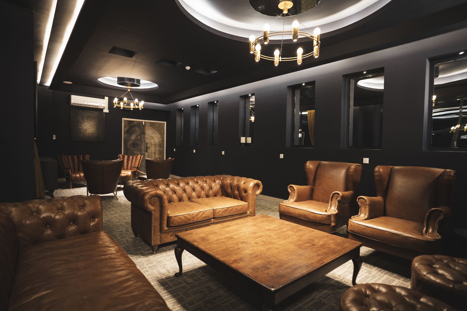 Le Youkounkoun 1965: professional interior shot of venue