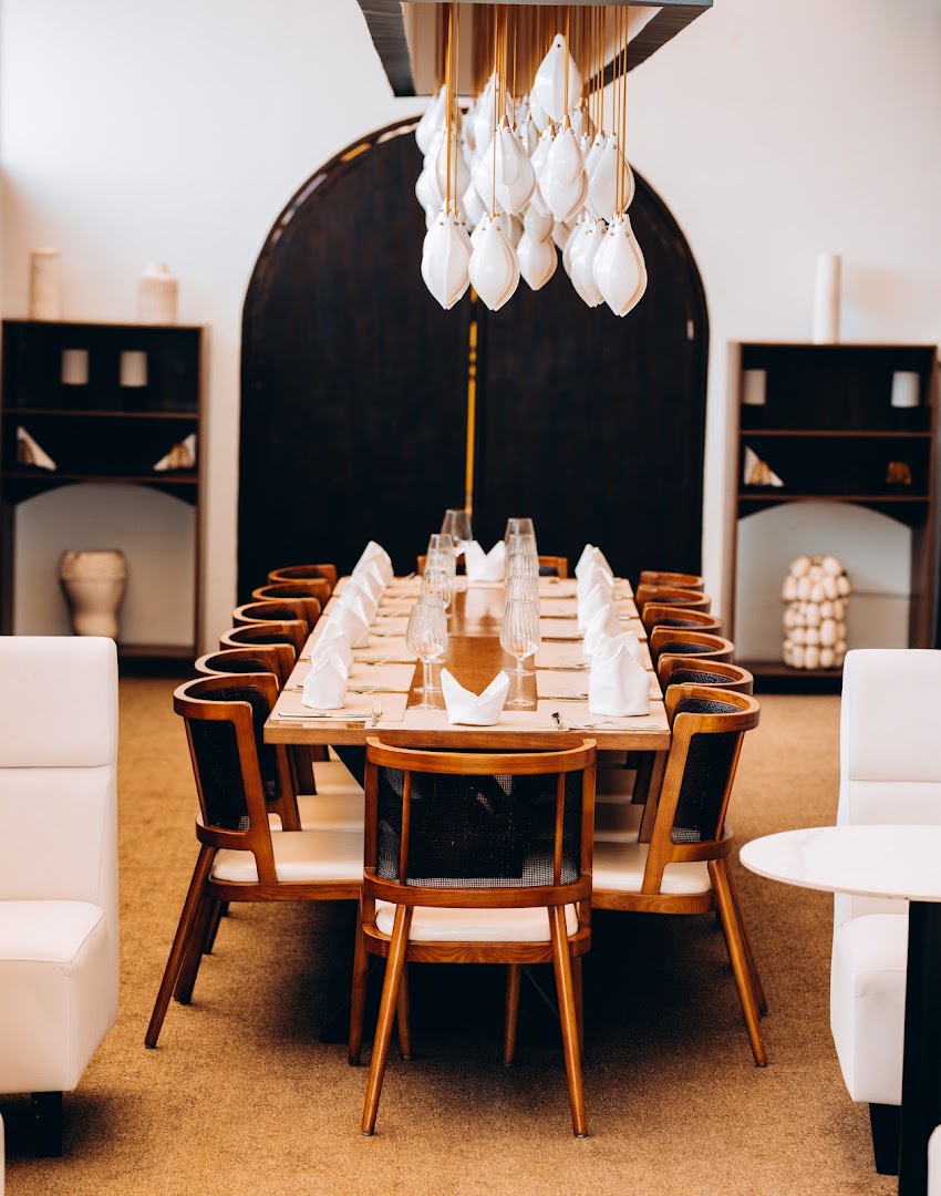 Le Youkounkoun 1965: professional interior dining room shot