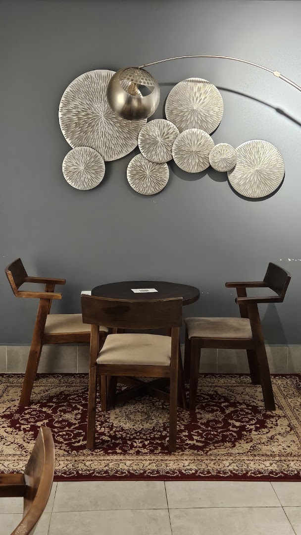 Rutz Burger Joint: clear photo of restaurant interior