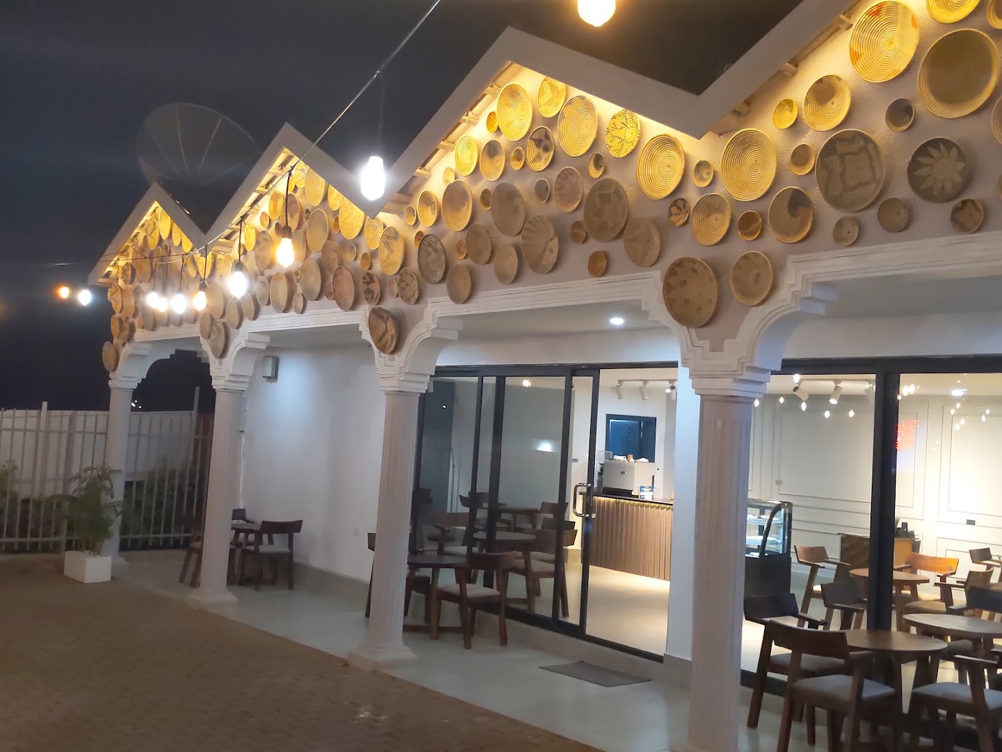 Rutz Burger Joint: attractive exterior and inviting atmosphere