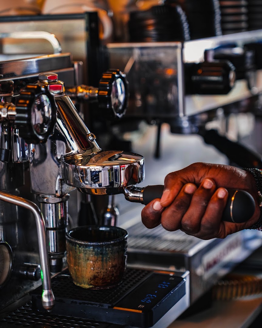 Crema: professional shot of coffee preparation