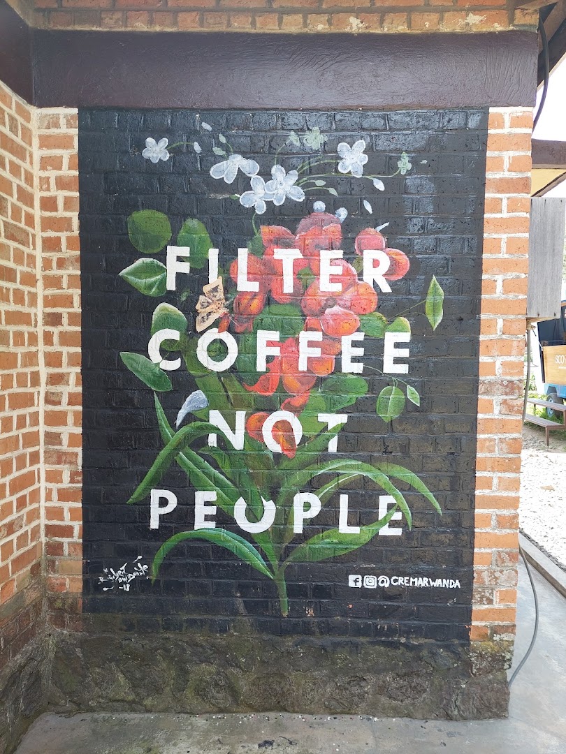 Crema: attractive mural branding the venue