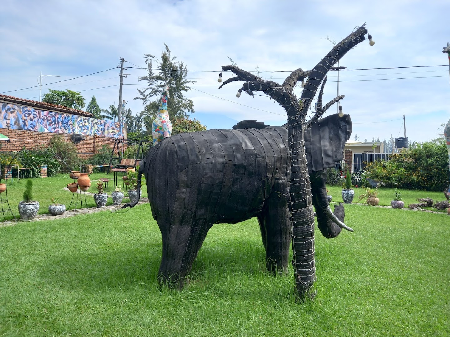 Inshuti Arts and Culture Center: art exhibition in garden