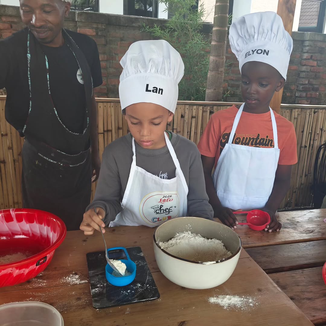 Traveling Roots: staff and cooking activity