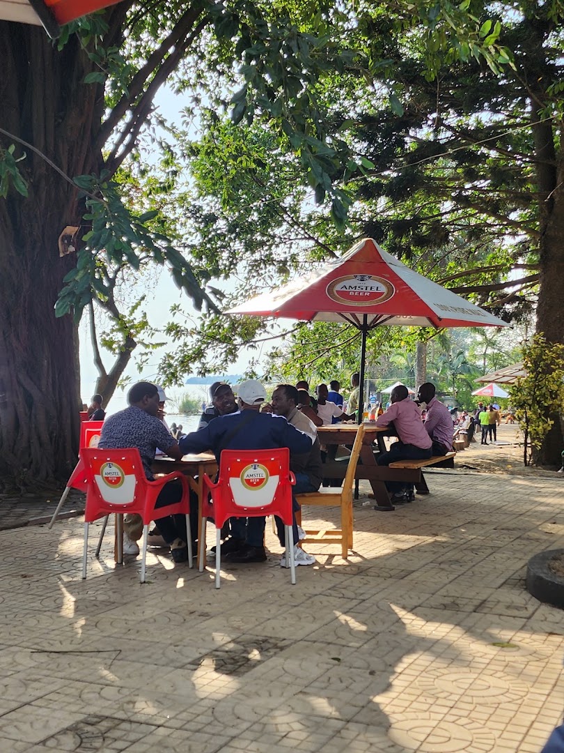 New Tam-Tam Bikini Bar & Restaurant: venue atmosphere and patrons
