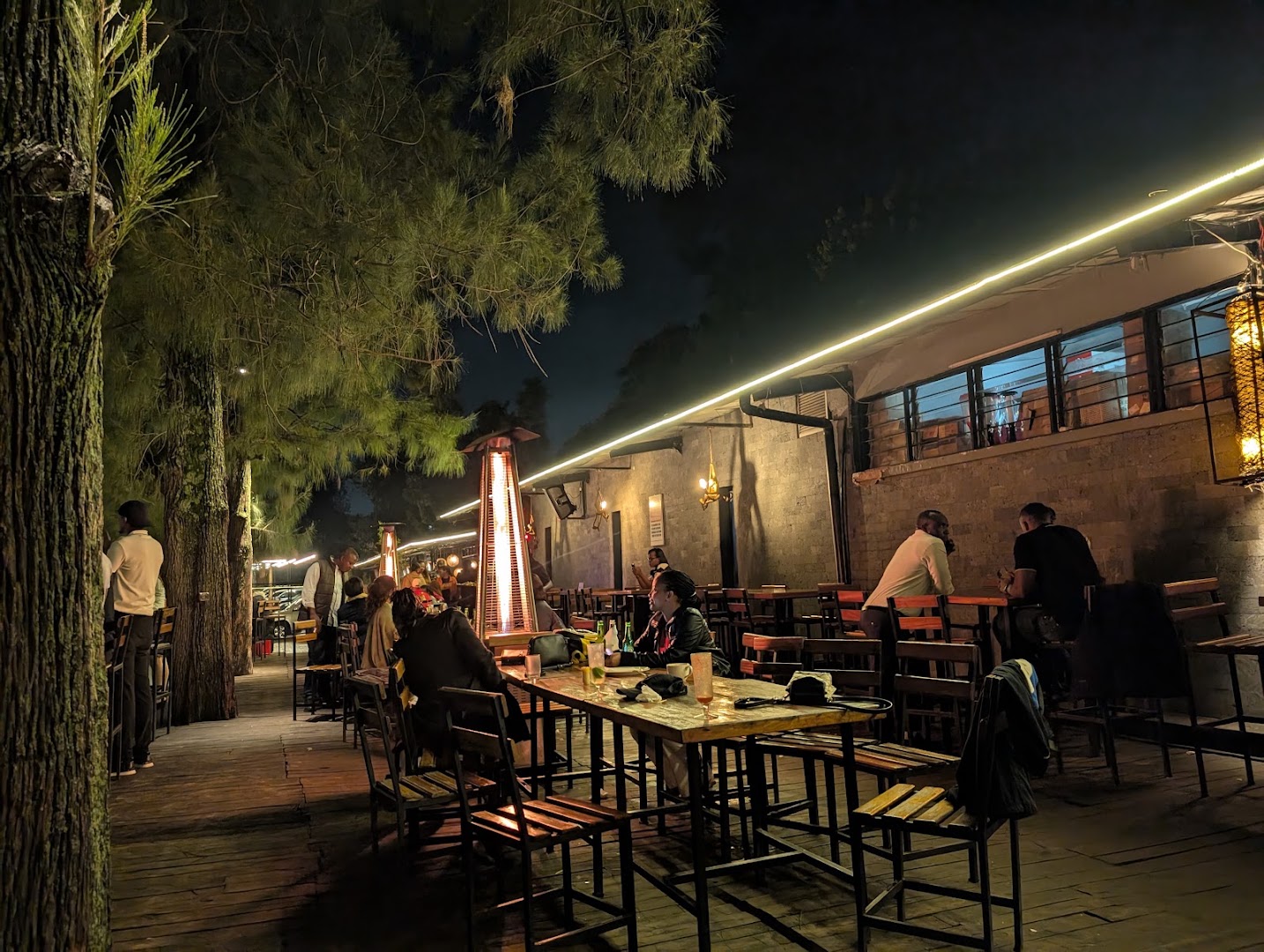 Saga Bay Restaurant: inviting atmosphere and clear view