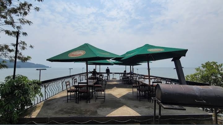 Saga Bay Restaurant: attractive outdoor dining area view