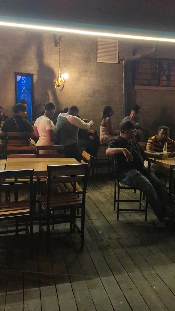 Saga Bay Restaurant: restaurant atmosphere and patrons