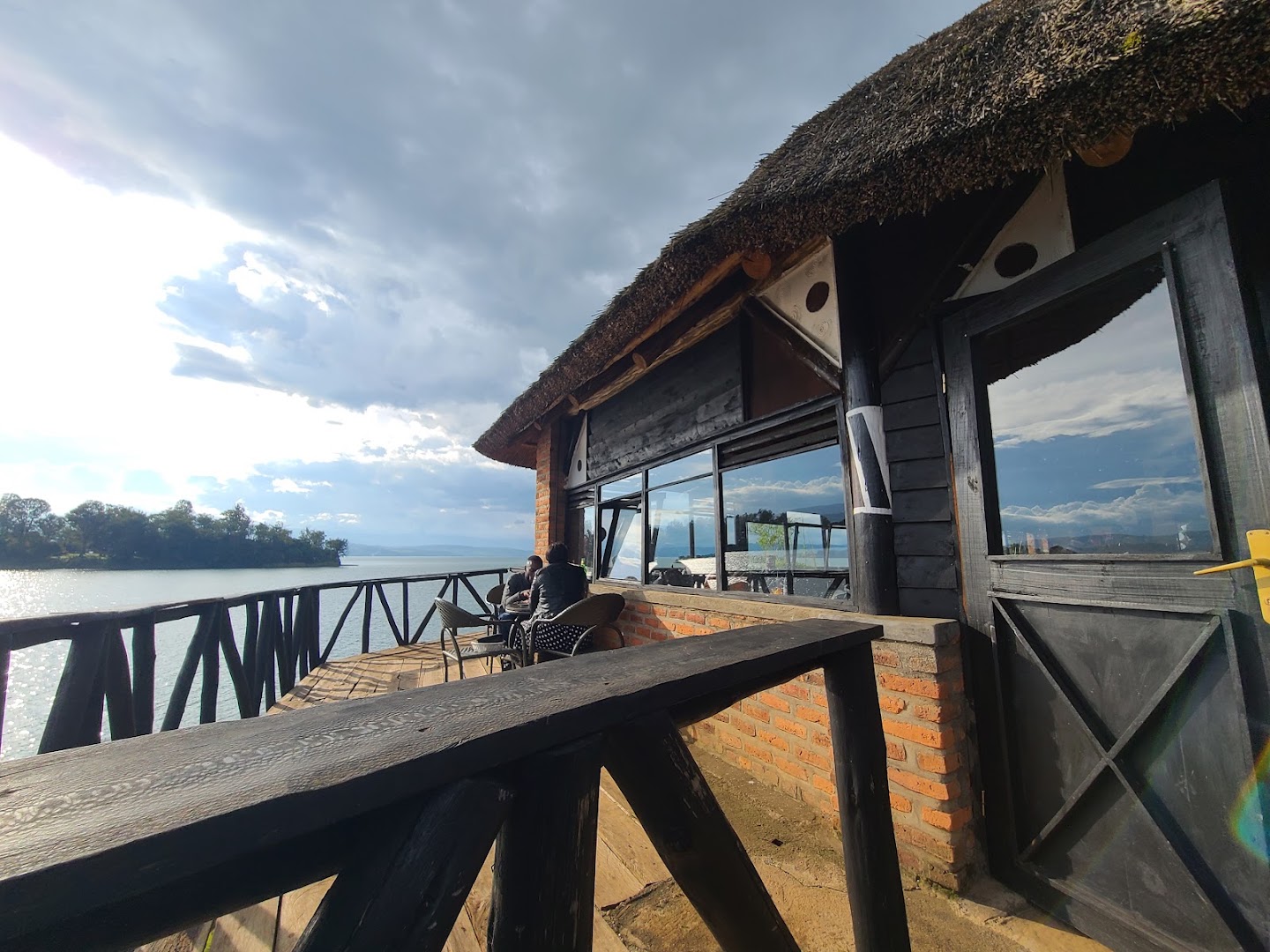 Ku Bagore Bar: attractive venue atmosphere and view