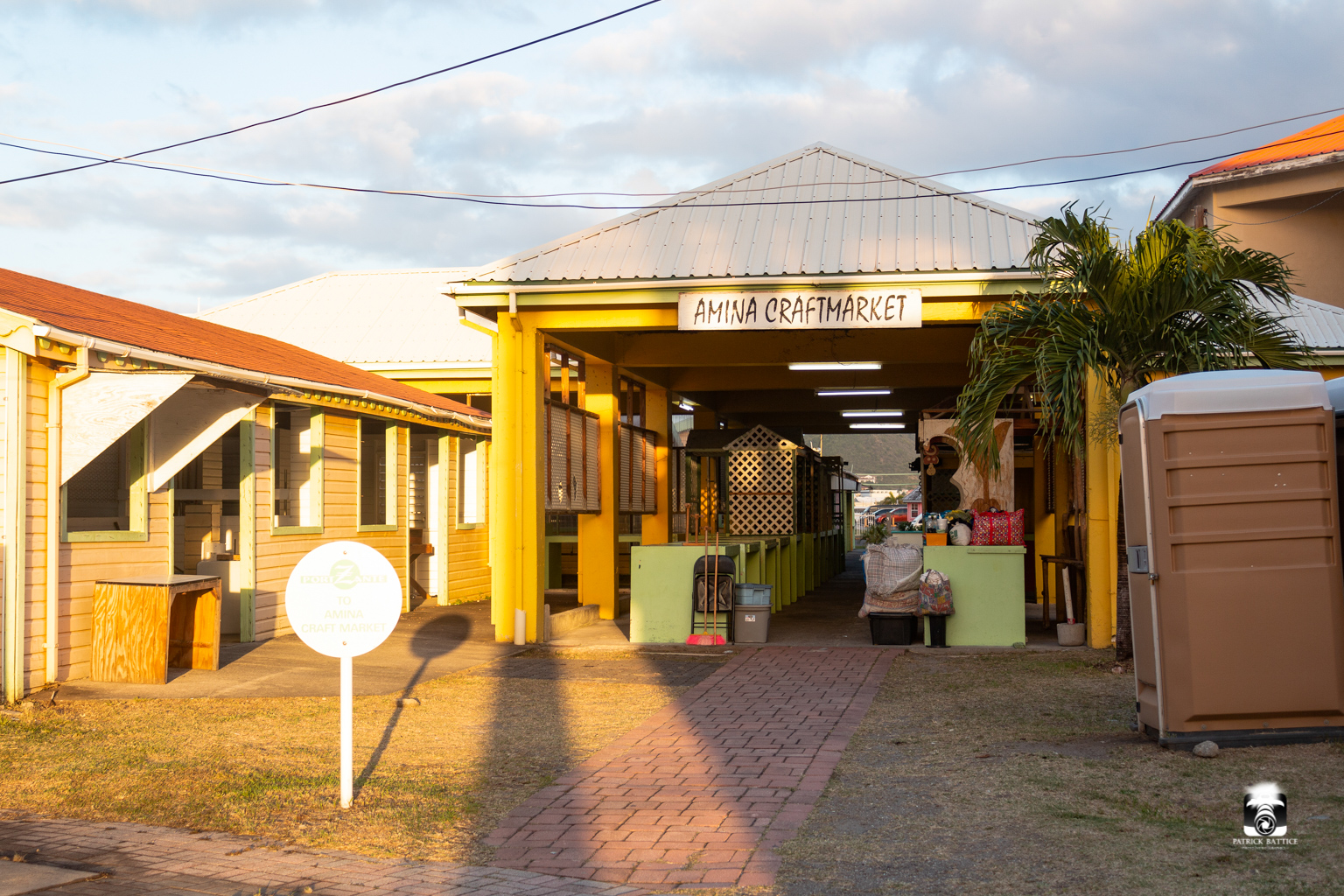 Amina Craft Market: clear exterior view of shop