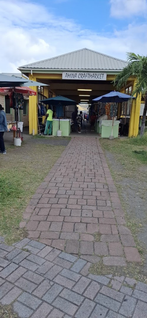 Amina Craft Market: clear view of shop exterior