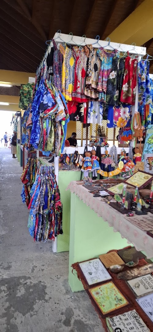 Amina Craft Market: clear display of shop products