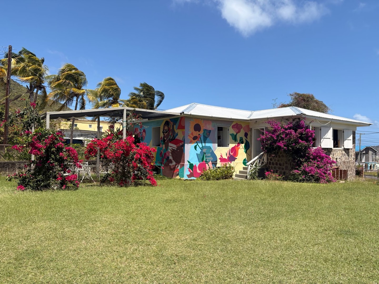 Bougainvillea Books & Gifts: attractive exterior shot of shop