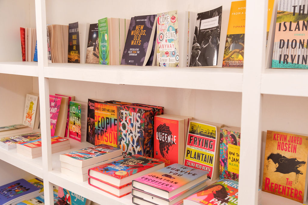 Bougainvillea Books & Gifts: clear, appealing display of books