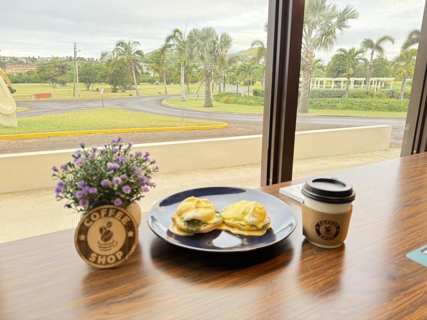 Coffee Shop Frigate Bay: appetizing food and pleasant view