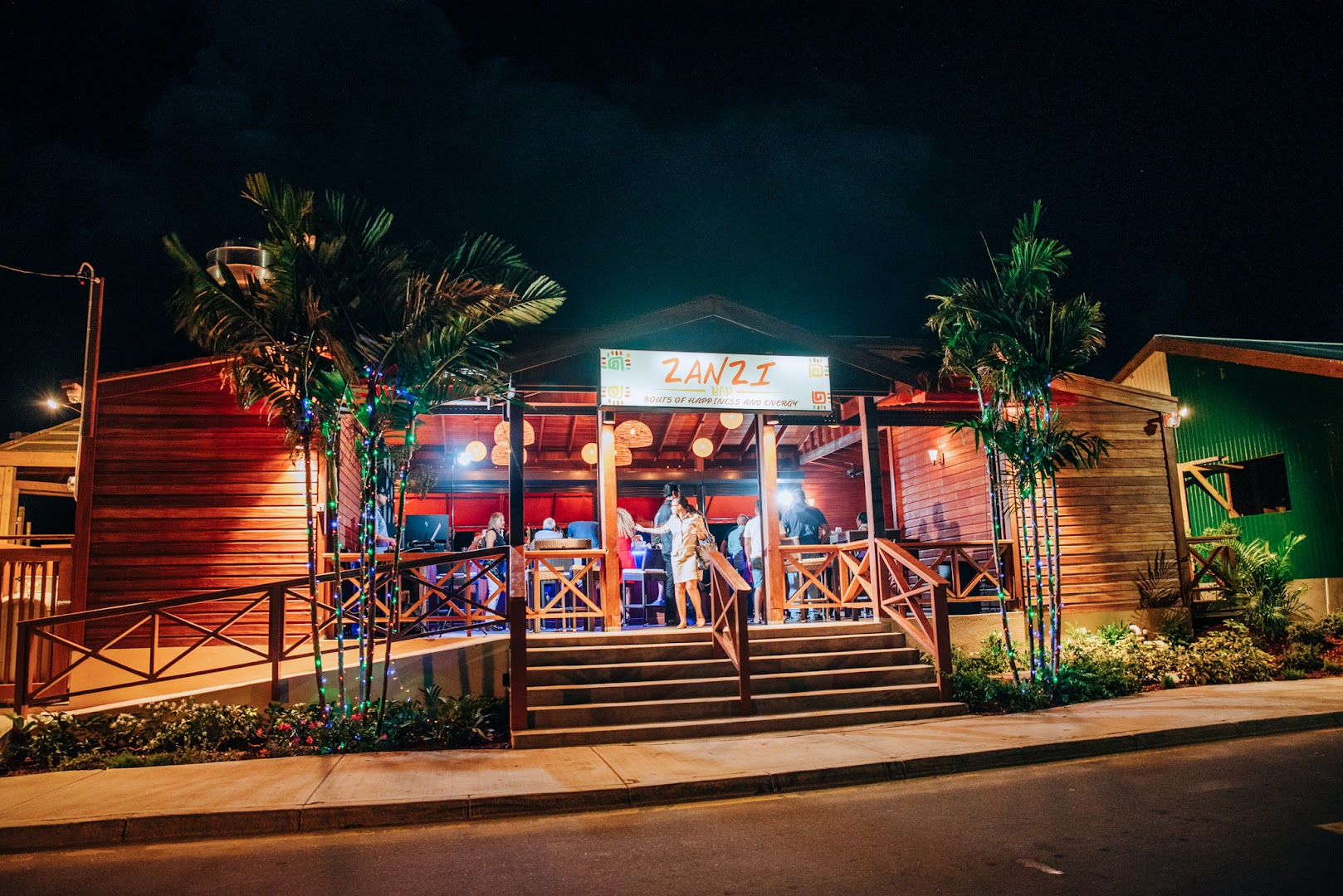 Zanzi Bar & Grill: inviting exterior shot at night
