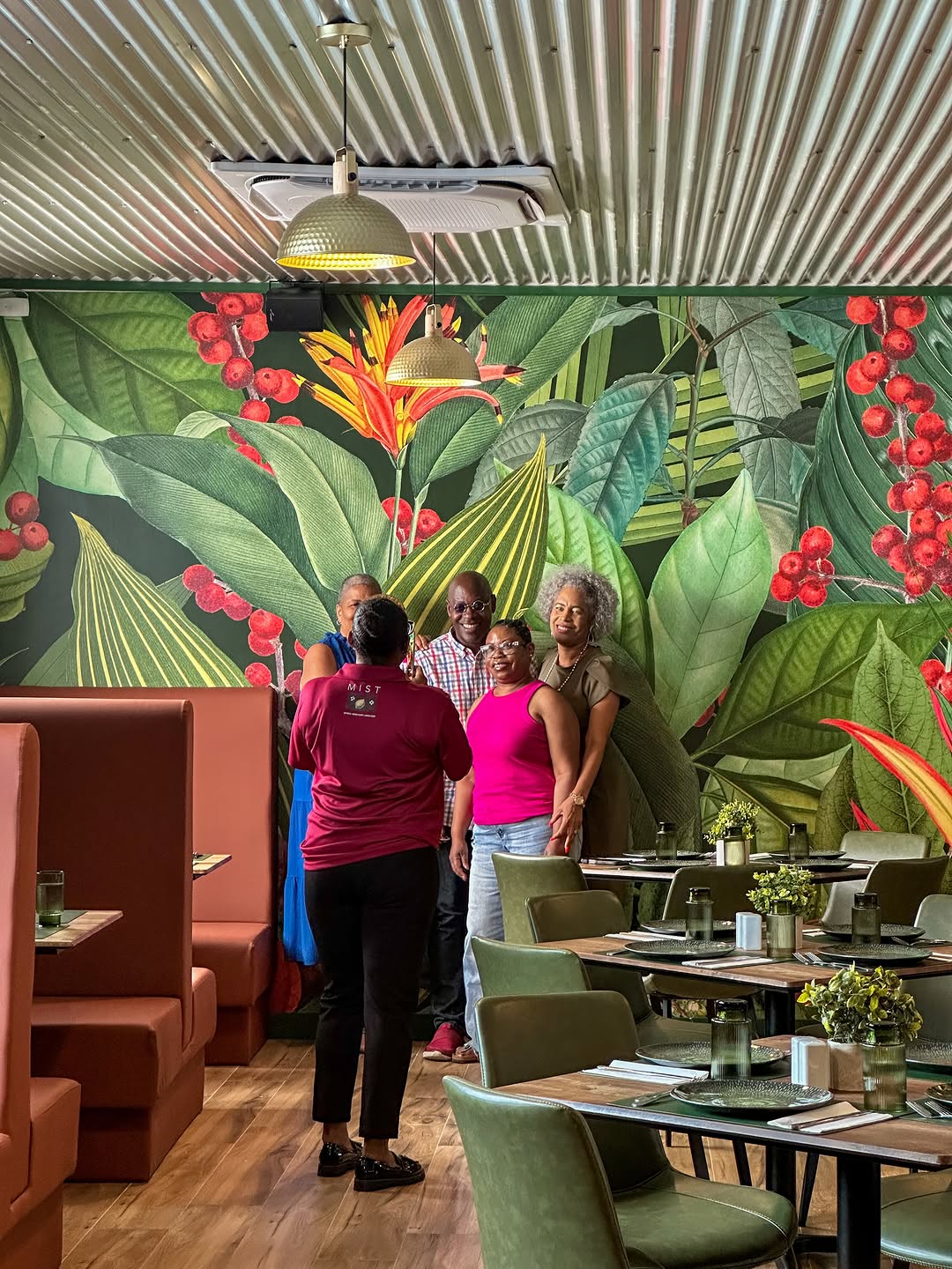 MIST Restaurant & Bar: inviting atmosphere and guests