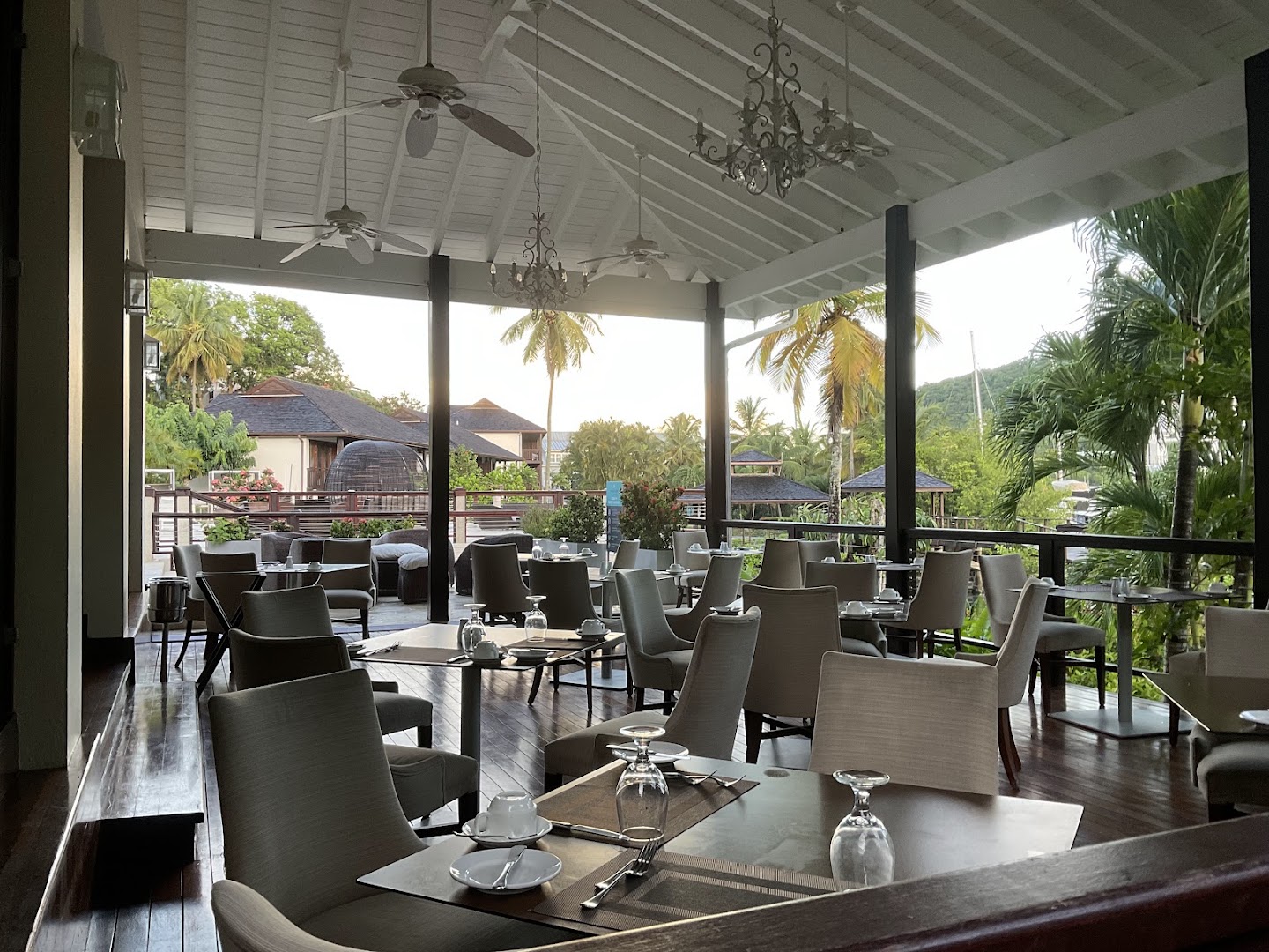 Roots Beach Bar: inviting atmosphere and clear view
