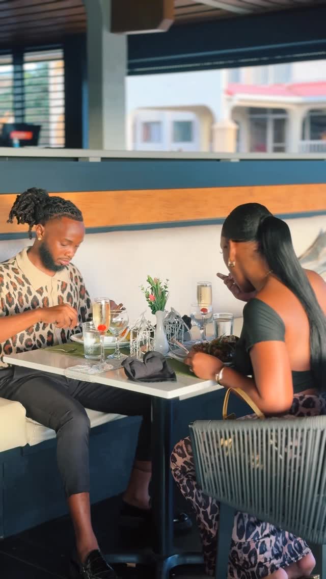 The Blackbird Restaurant: guests enjoying the atmosphere