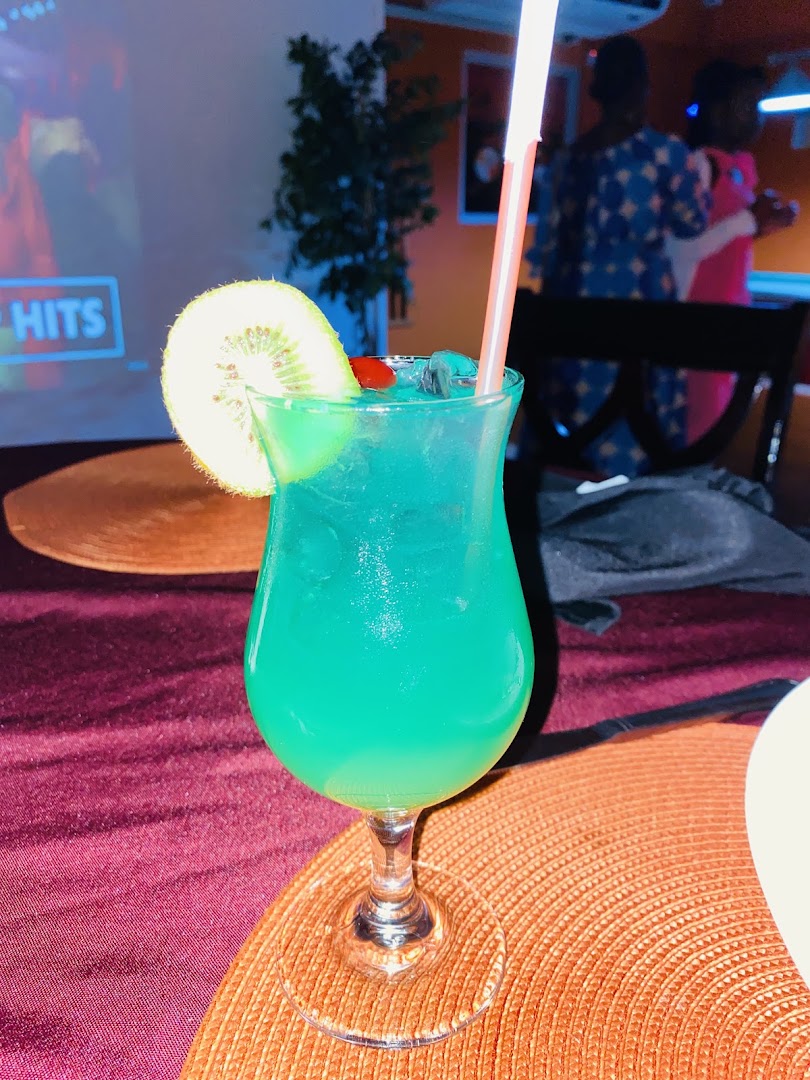 Barcode Pub: appetizing photo of a cocktail