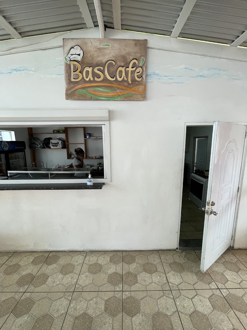BasCafe: clear view of venue exterior