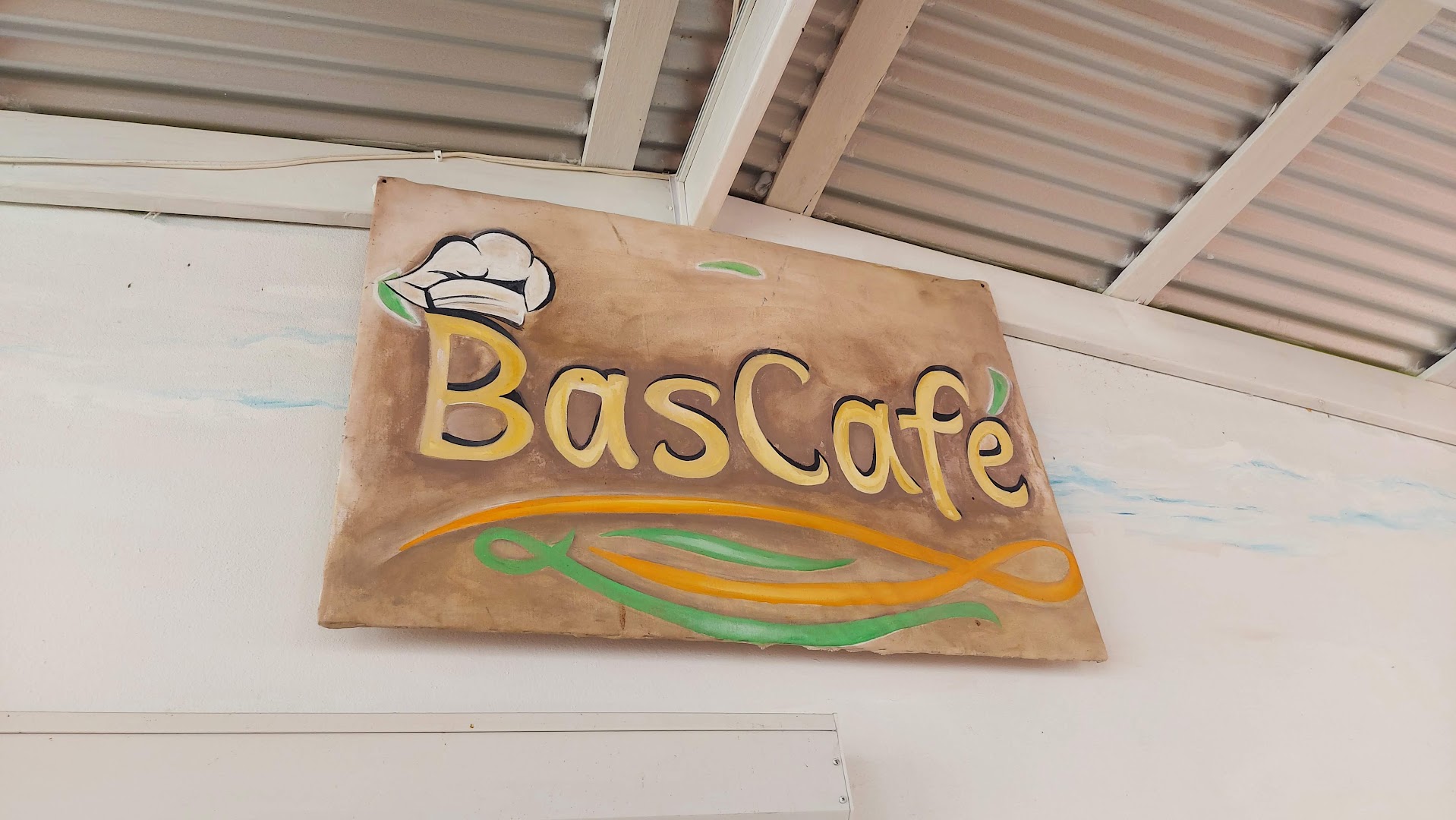 BasCafe: clear photo of venue signage