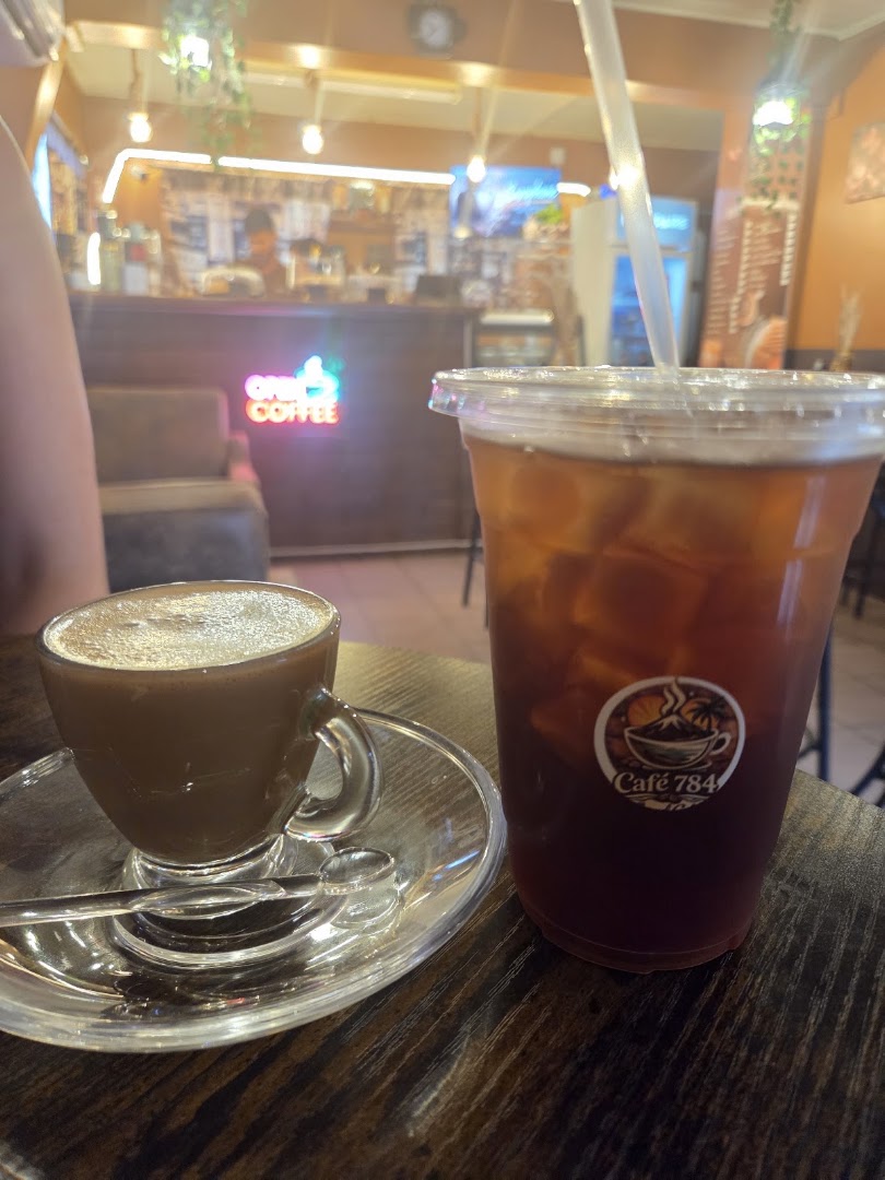 Cafe 784: clear photo of venue drinks
