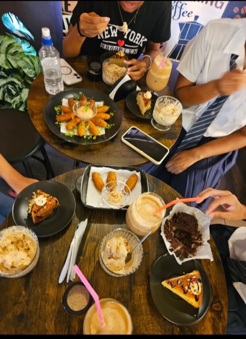 Cafe 784: food and social atmosphere