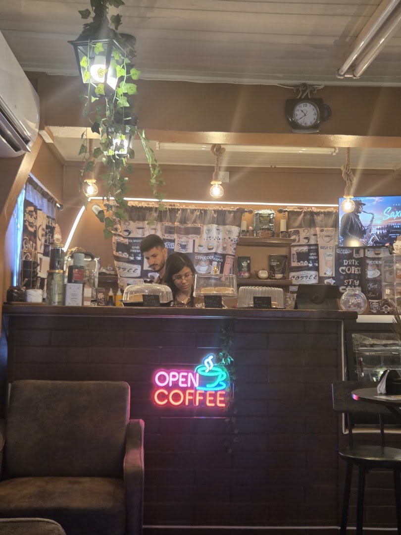 Cafe 784: clear shot of venue interior