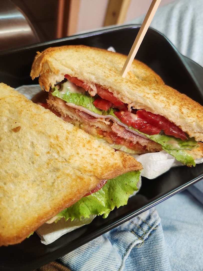 Cafe 784: appetizing photo of food served