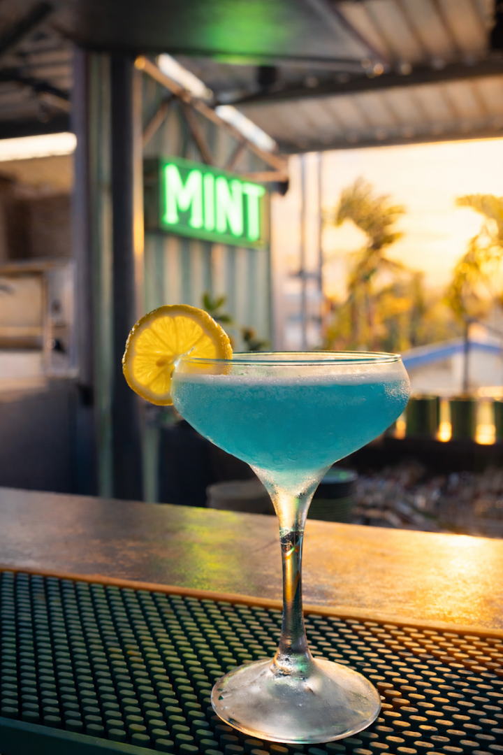 Mint Cafe: professional, appealing cocktail shot
