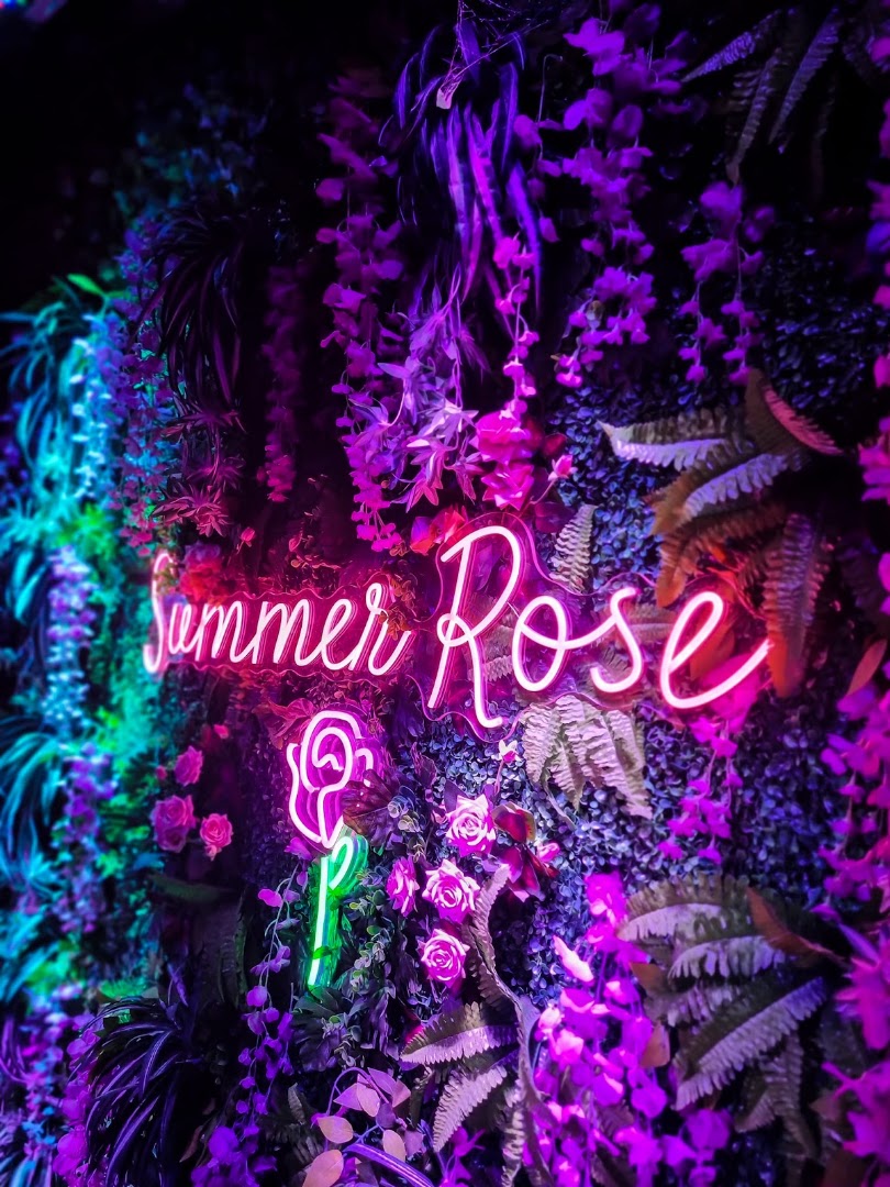 Summer Rose Bar and Lounge: attractive, high-quality venue atmosphere photo