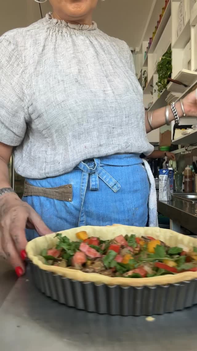 Milani Cafè & Cakes: staff preparing fresh food