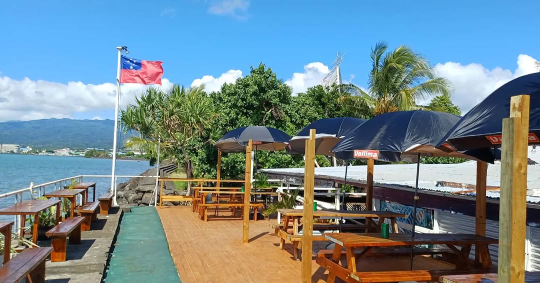 Phat Burger: attractive outdoor terrace seating area
